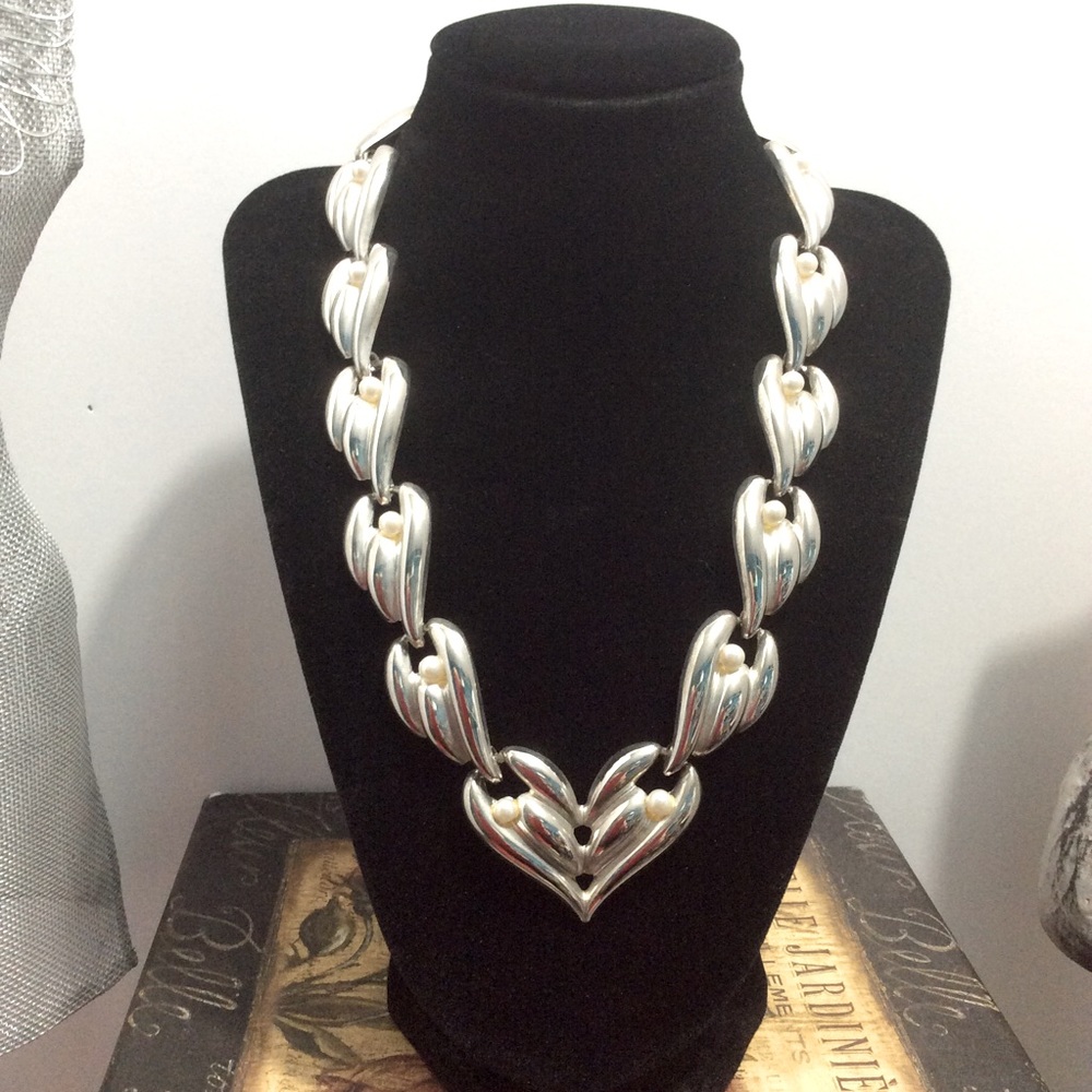 Vintage silver tone and pearl necklace